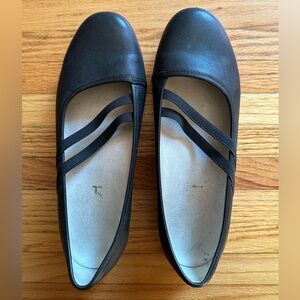 Kuru Orthopedic Flats